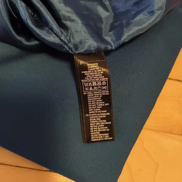 Dress - Picture 7 of 7